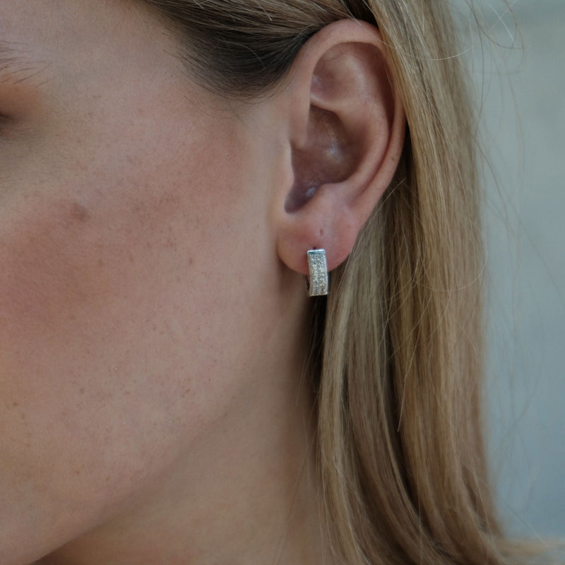 ARRACADA DE LATON EMBUTIDO CON ZIRCONIAS - Anemona Joyería